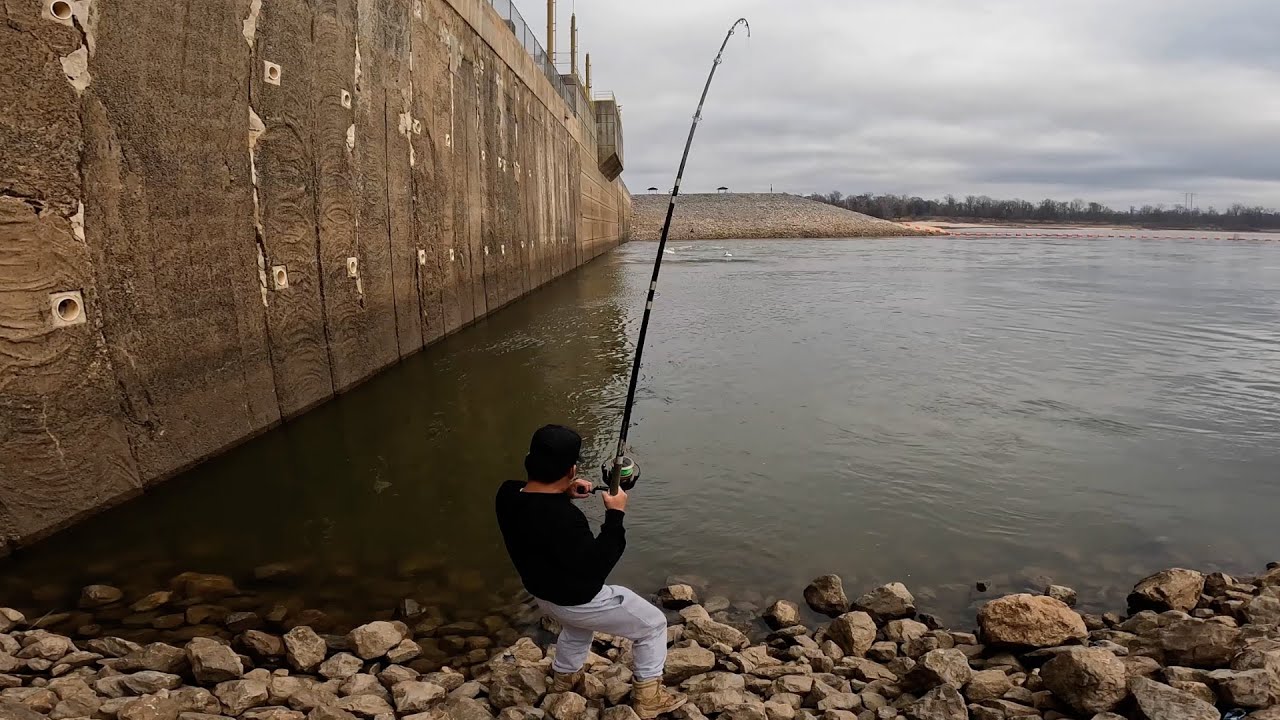Можно ли ловить рыбу зимой? Давайте узнаем! (Рождественский выпуск)