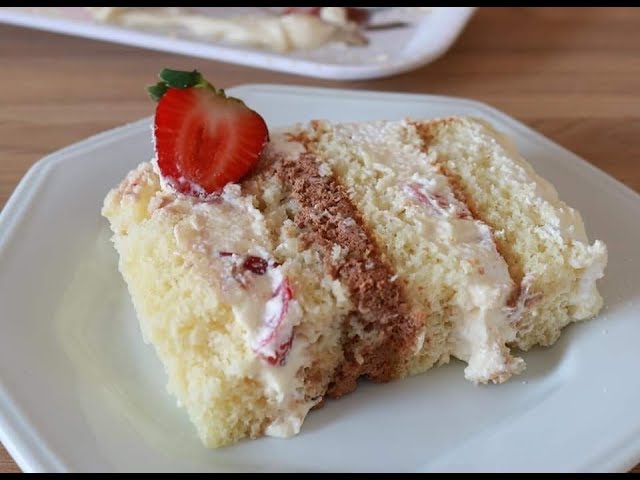 BOLO MOUSSE DE NINHO E CHOCOLATE MONTANDO BOLO NO PRATO DE SERVIR