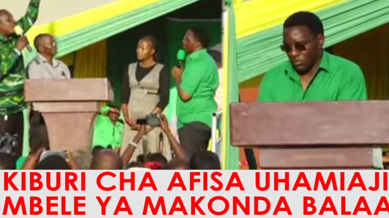 Сотрудник иммиграционной службы демонстрирует мускулы перед гражданами. У них уже три года не был...