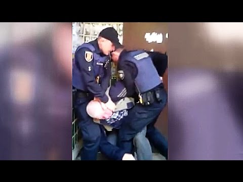 задача негр шлюху камере трахнул и полицейский в фото арестовал борется фото негр полицейский арестовал шлюху и трахнул в камере - 5