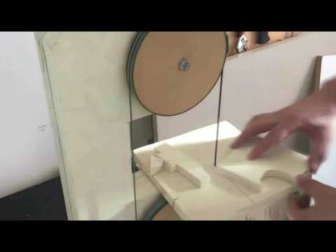 فيديو: طاحونة من المنشار. كيف تصنع منشارًا من المنشار بيديك