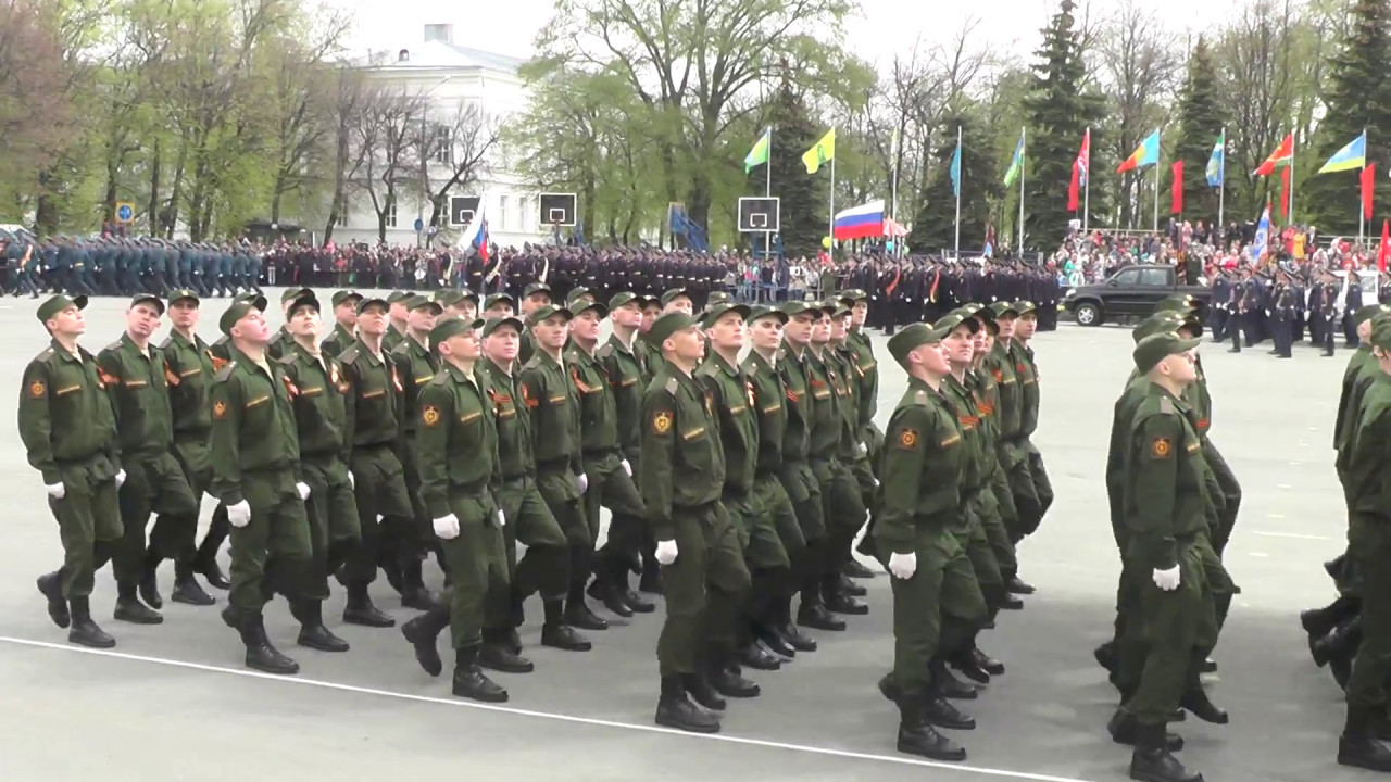 9 мая 2017 г. Парад Победы Ульяновск. Парад 9 мая Ульяновск. Парад 1999 год Ульяновск. Ульяновск 9 мая 2013.