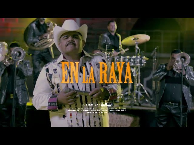 Chuy Lizarraga y Su Banda Tierra Sinaloense - En La Raya