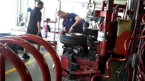 Fast Tire changing discount tire