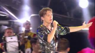 Hold Up a Light - Take That (The Circus Live 2009) HD