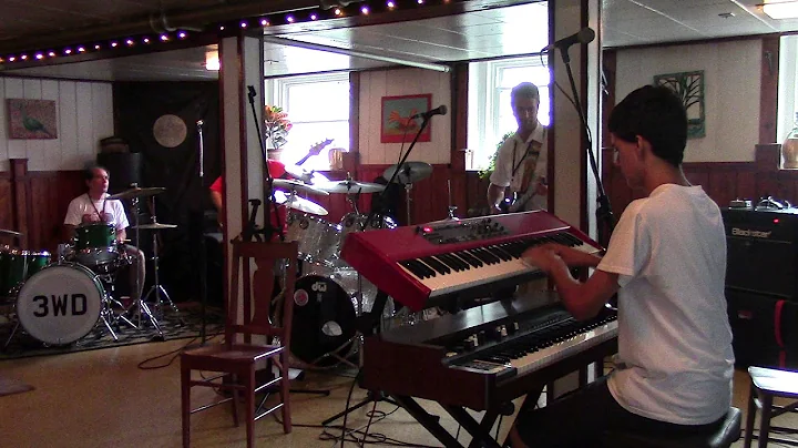 Nicholas Barone Jammin' on Keys at The Roots Rock ...