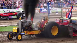Tractor Pulling throwback at the event Beachpull Putten NL