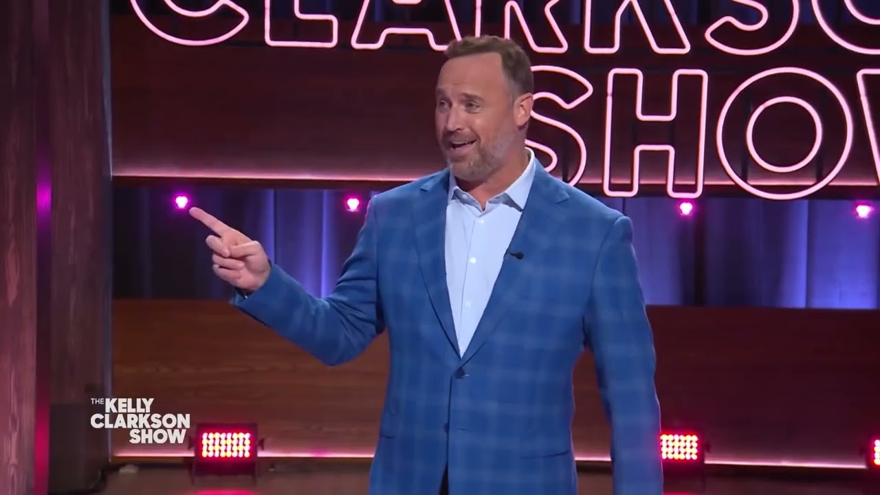 Anne Hathaway beats Kelly Clarkson to thr buzzer in "Since you been gone" in Kelly Clarkson show