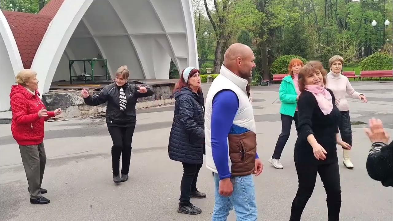 танцы харьков 2023. счастливая девочка танцует. танцы харьков 2023. харьков сегодня. харьков сегодня видео.