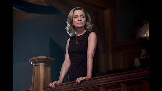 Susanna Thompson - Moira Queen voice Gideon crossover Crisis on Earth-X