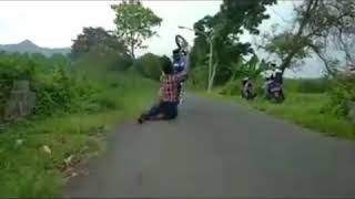 Status WA .joget sambil bawa peti mati