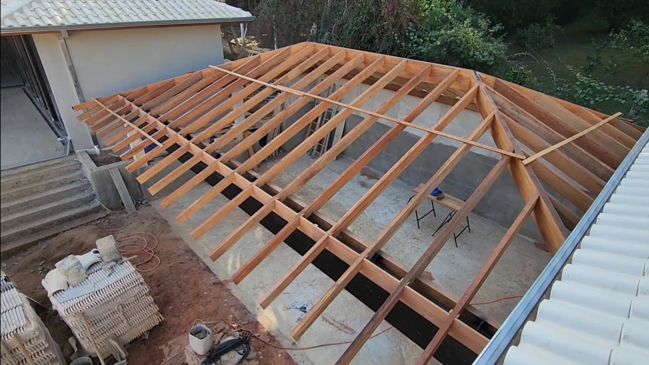 CONSTRUÍMOS O MAIOR TELHADO SUSPENSO, VÃO LIVRE DE 9 METROS 😲😲😲carpintaria é uma arte...