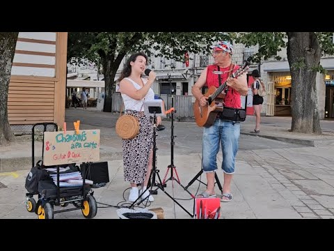 La Foule Avec Emmanuelle