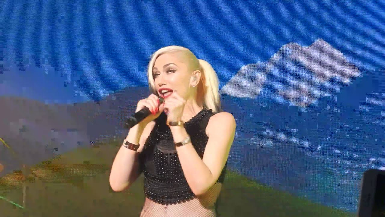 "Wind it up" Gwen Stefani Priceless Concert in Tokyo YouTube