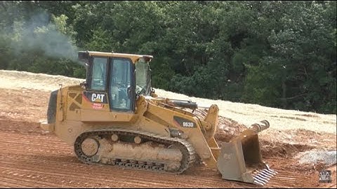 Caterpillar 963D Track Loader Grading