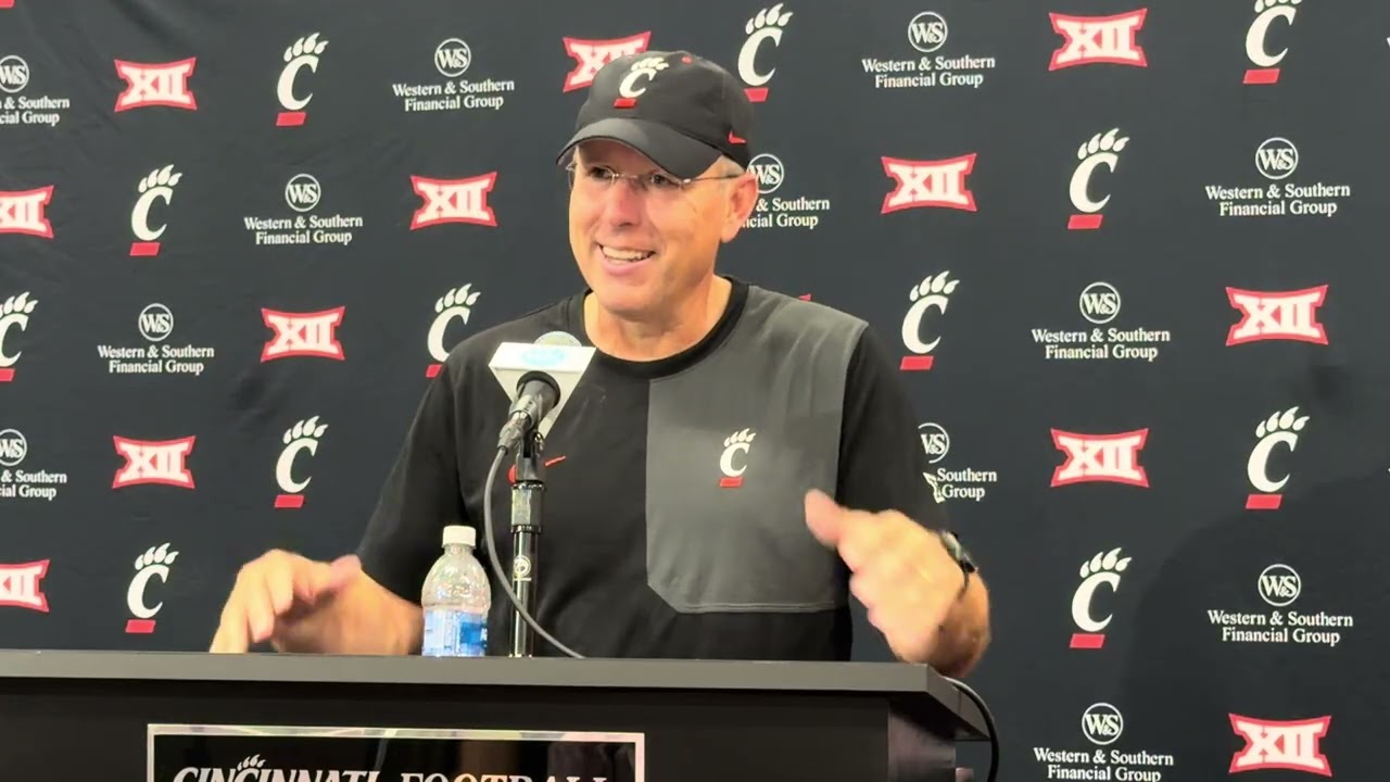 Главный тренер «Цинциннати» Скотт Саттерфилд — пресс-секретарь после игры (штат Айова)