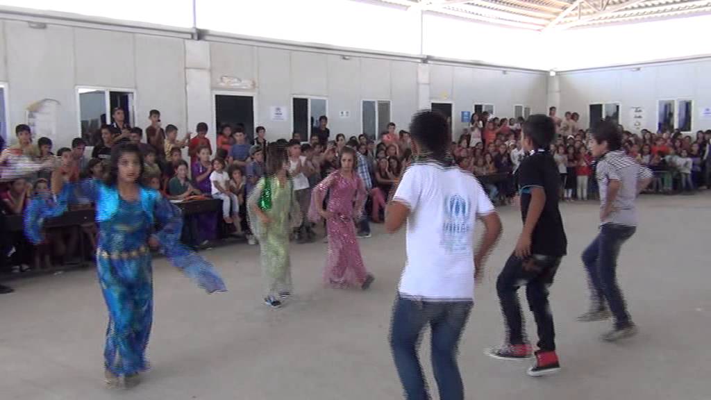 اقامة حفلة لطلاب وطالبات مدرسة جيان في مخيم دوميز بمناسبة الانتهاء من الفصل الدراسي الصيفي