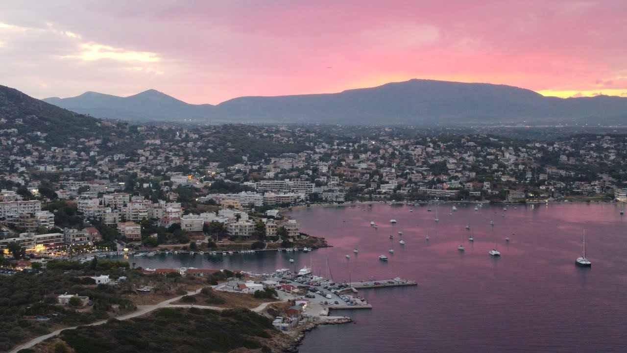 Καλοκαιρινό Πόρτο Ράφτη σε στιγμές ησυχίας - Athens beaches: Porto Rafti in the summer from above