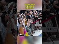 這位家長請收斂點，不要光拍老師還要多拍孩子啊....