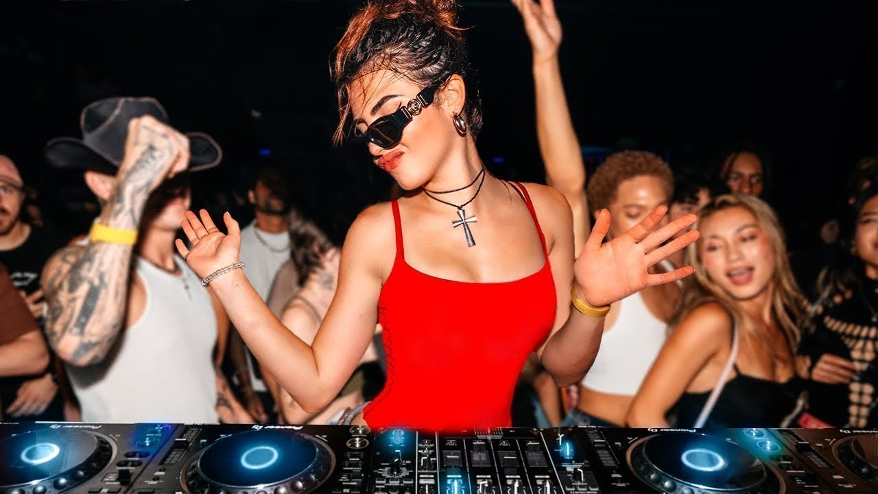 Andrea Botez wows fans with first-ever DJ set - Dexerto
