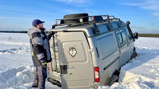 В одну машину через поле к скалам! Погрузились под снег на метр! Лебедиться не за что! Эвакуация?