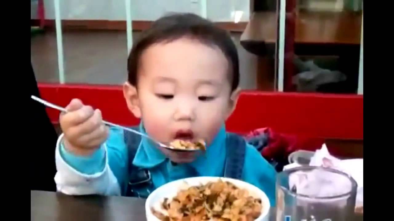Funny ... Chinese children are very hungry - YouTube