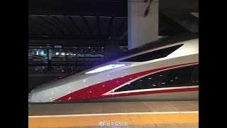 中国高铁高速过站剪辑1  China high-speed train passes through railway station at high speed