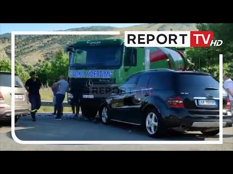 Makina përfundon nën