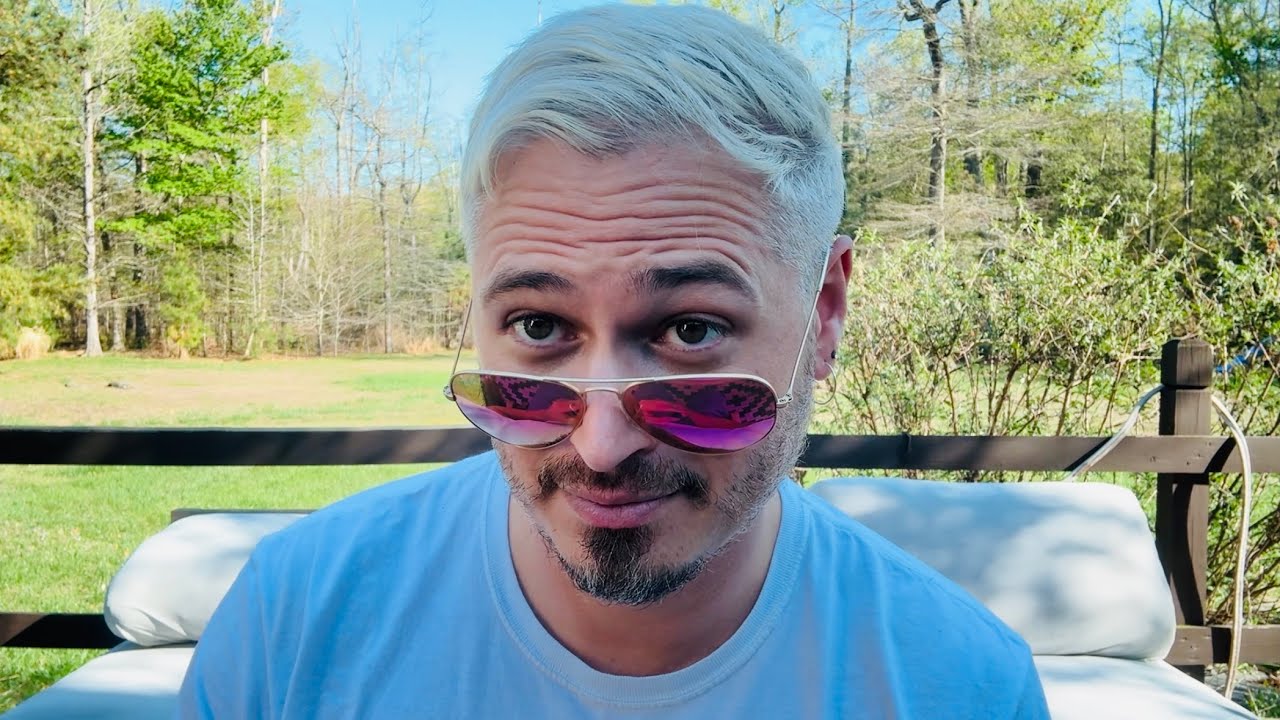 TUCKER SAYS TRUMP BLACKMAILED BY EPSTEIN! BRYON NOEM SAID ‘I LOVE YOU’ TO BIG TITTY LEFTY DOMINATRIX