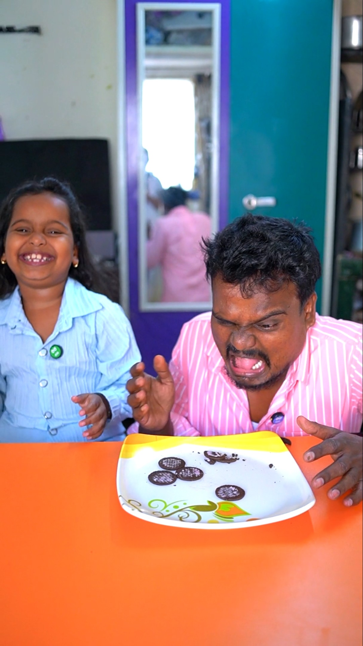 Papa ne yeh konsi Biscuit ? kha li ?? #shorts #funnyshorts #funnyvideo