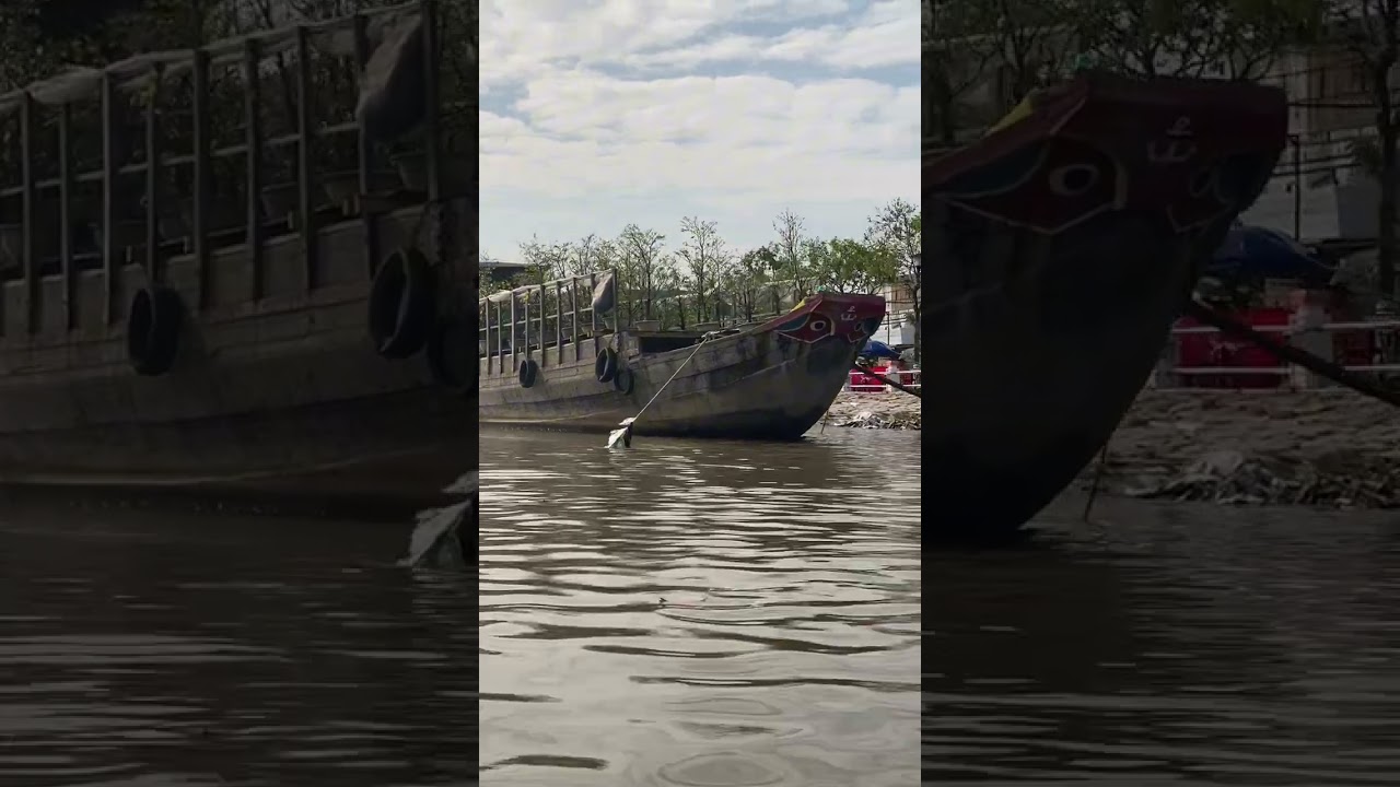 Mua sắm Tết 2026 bằng xuồng máy 