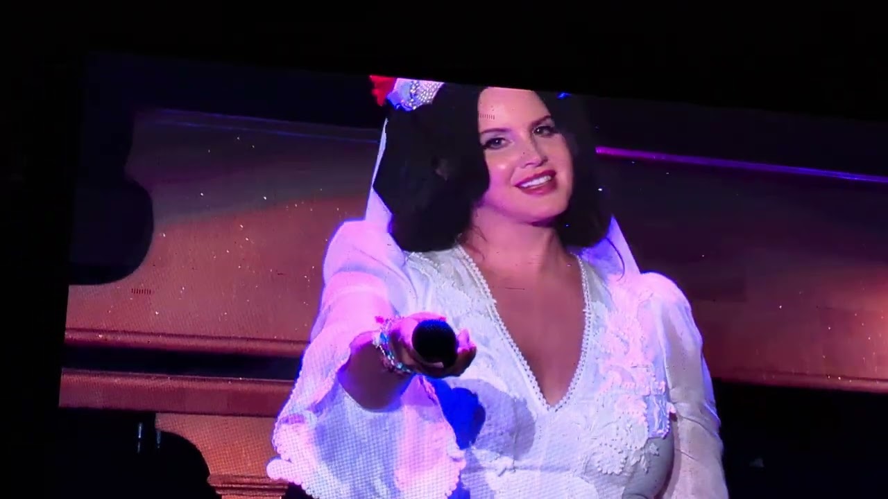 Cinnamon girl - Lana del Rey Mexico City 2023