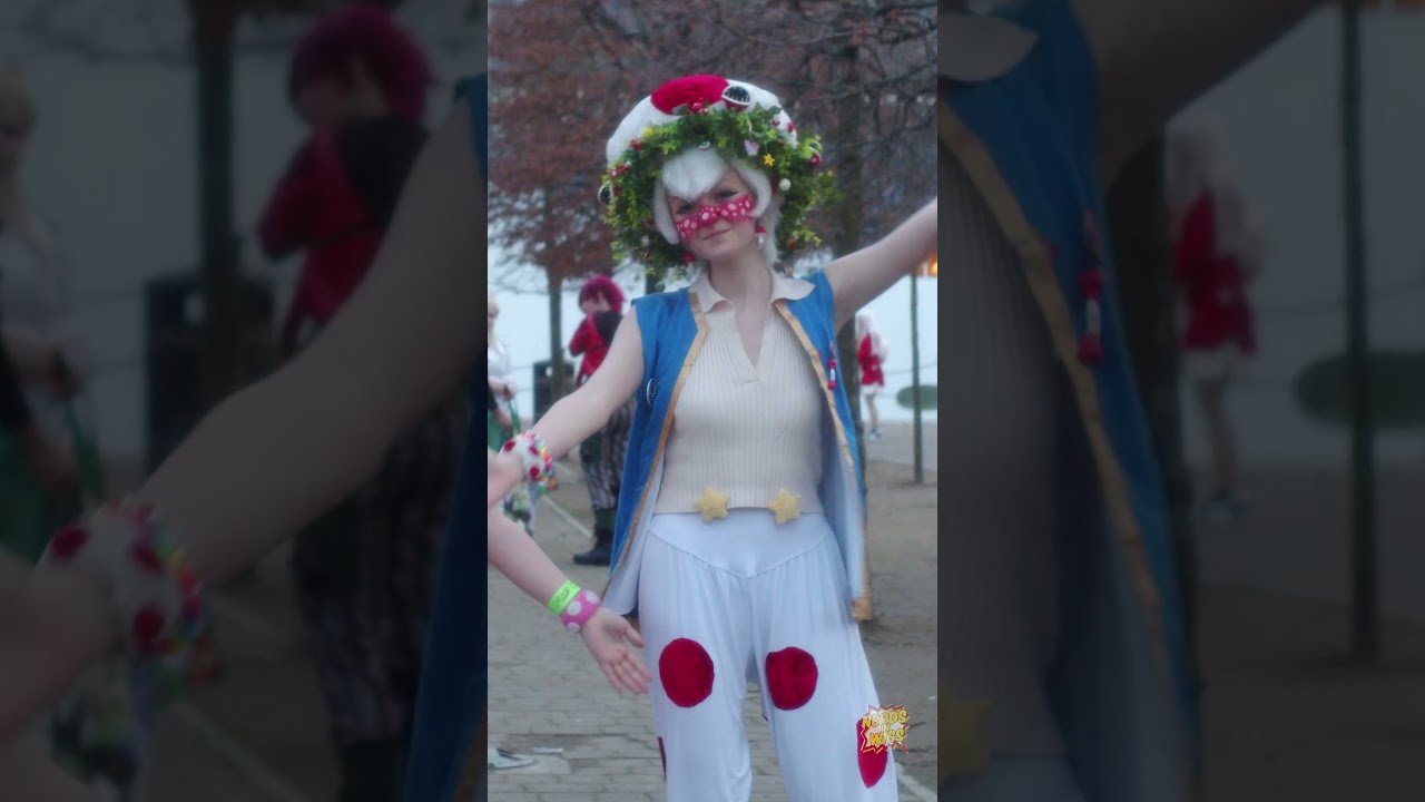 Toad & Toadette Cosplay! 🍄 Super Mario Cosplay at MegaCon Live London #mario #cosplay #shorts