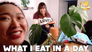 What I Eat In A Day // Repotting Plants With Janelle