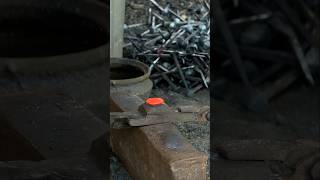 Forging a Traditional Nail | Satisfying Metalwork ASMR 🔨🇺🇸 #shorts #blacksmith #satisfying #asmr