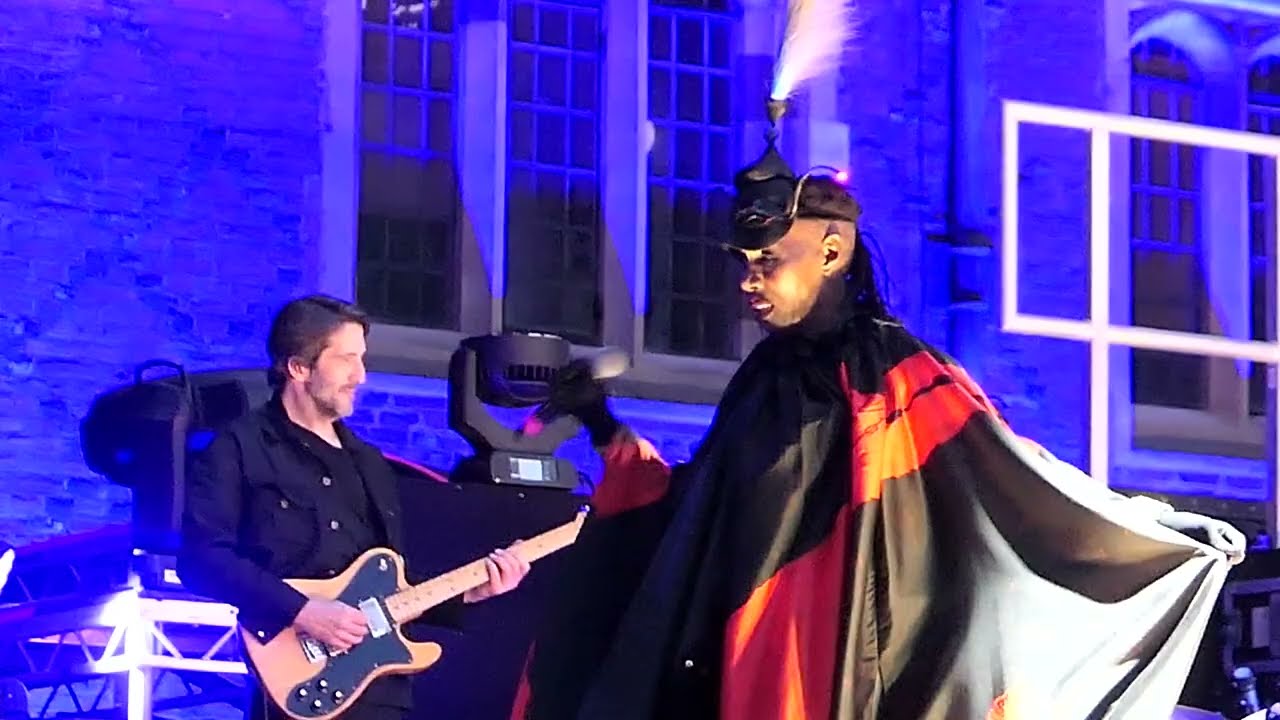 Grace Jones - I've Seen that Face Before (Libertango) @Hampton Court Palace