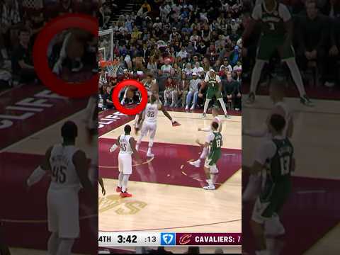 Giannis with eyes in the back of his head