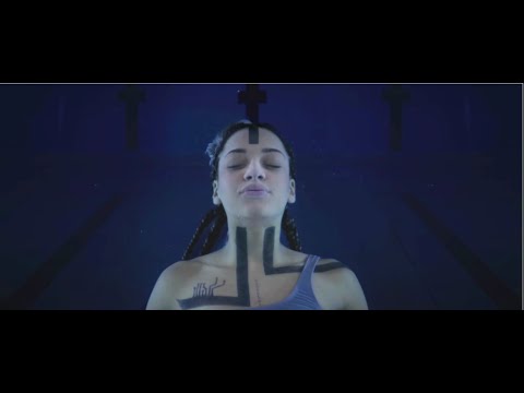 LEA ELKA - APOLLO - Clip sous l’eau (épisode 2)