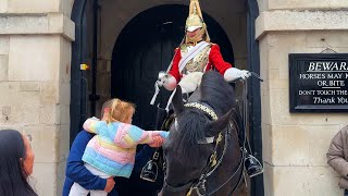 Kings Guard Tells ANXIOUS Little Girl To Come Over And Stroke The Horse