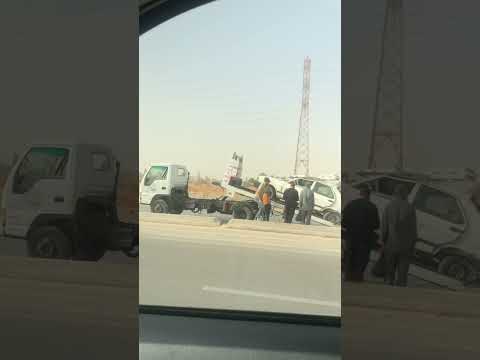 حادثه في العاشر وبيحملوا العربيه بدون خسايرفي الارواح