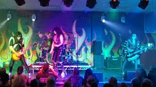 Famous Love Gun  -  Hotter Than Hell Net Worth