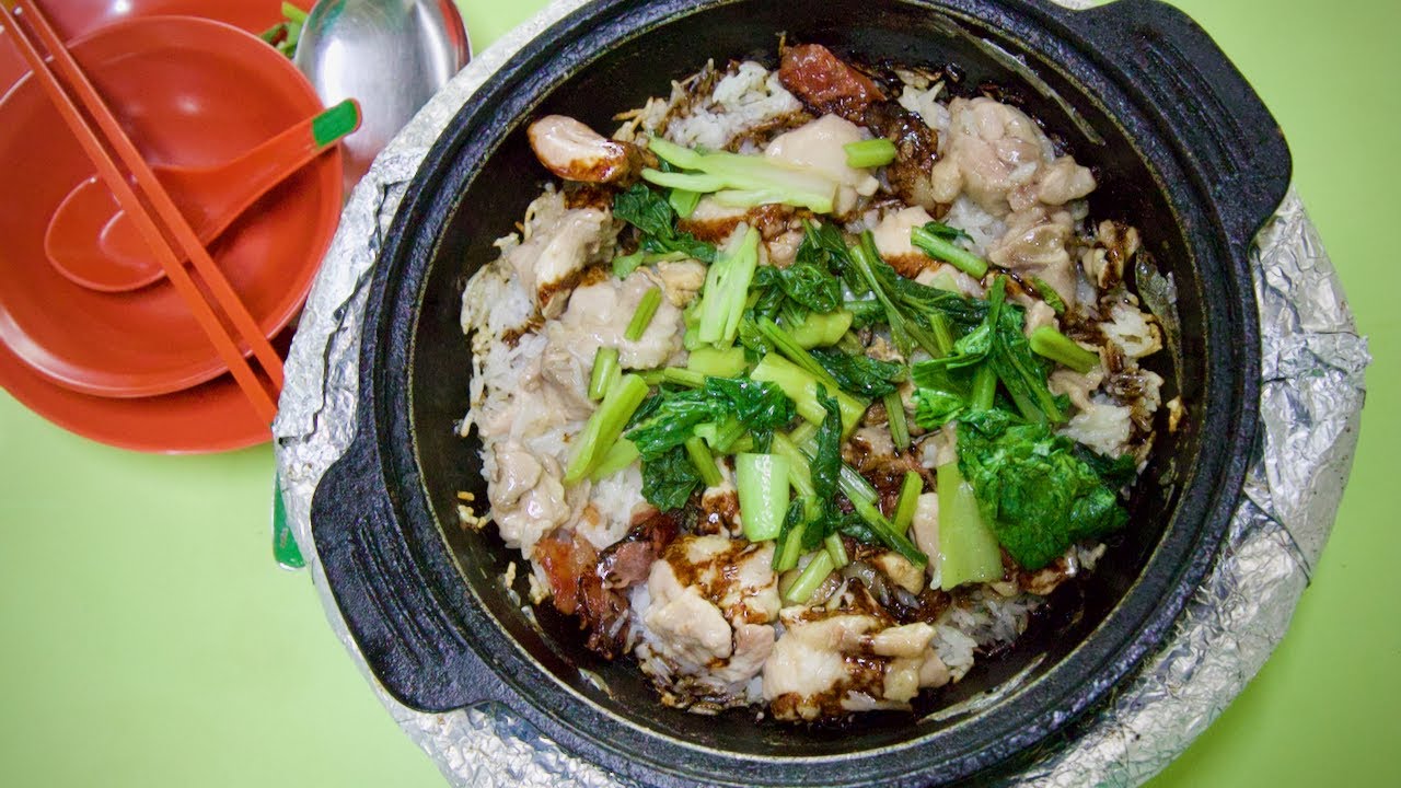 Amazingly good CLAYPOT RICE from this hidden hawker gem in Chinatown! (Singapore street food)