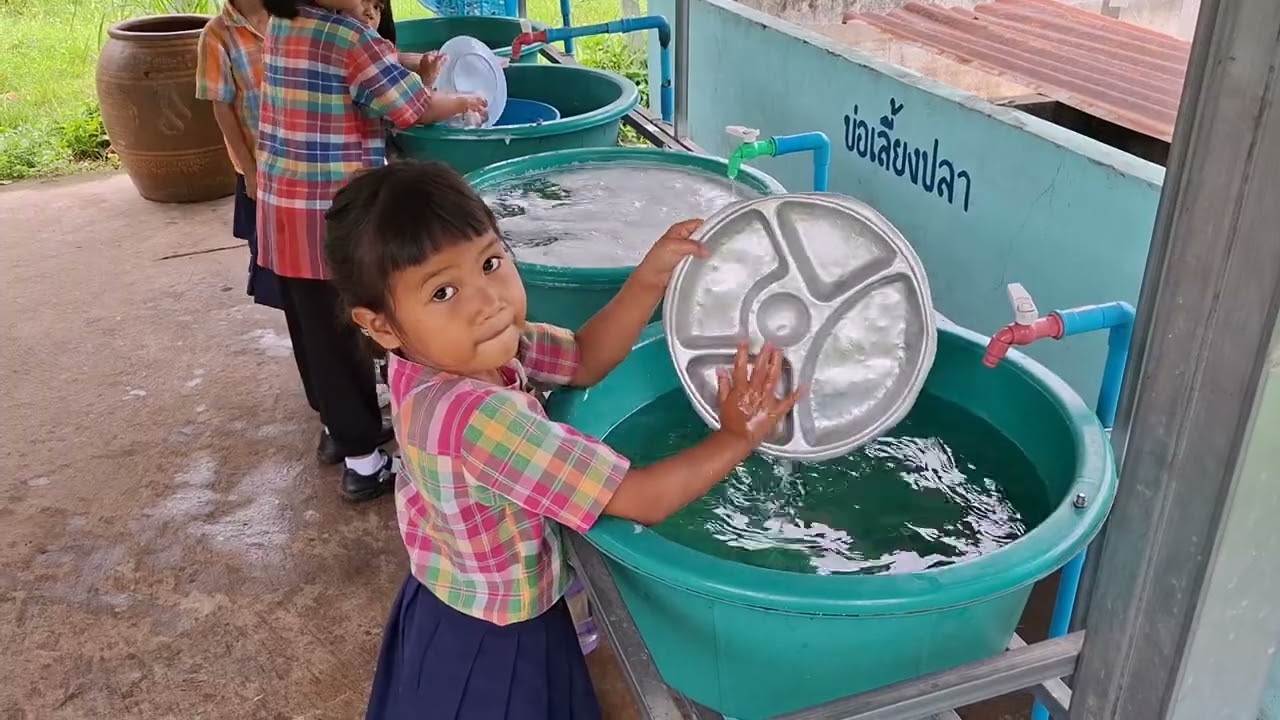 ล้างจานหลังทานข้าวเที่ยง