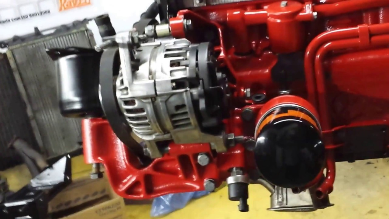 Fase final de montagem motor Fiat Coupé 2.0 16v (3 of 4