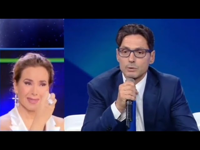 Barbara D'Urso scopre in diretta TV di essere licenziata da Mediaset class=