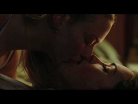 MEGAN FOX Jennifer's Body beso