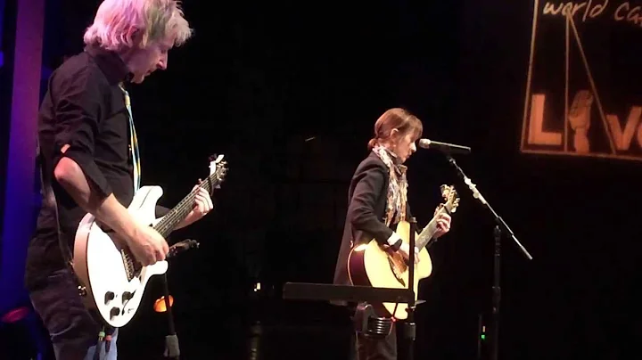 Suzanne Vega - "Luka" (Free At Noon Concert)