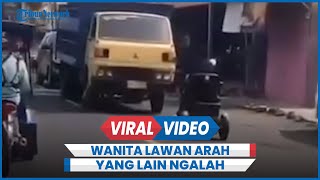 Detik-detik Emak-emak Bawa Motor Listrik Lawan Arah Bikin Truk dan Mobil Ngalah