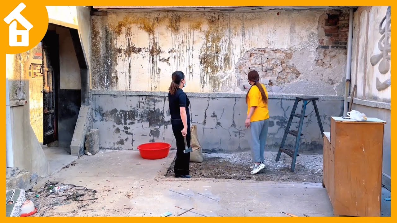 Two Single Girls renovating the old house | Room makeover and courtyard