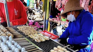 กัมพูชา 🇰🇭 ซาเล้งกล้วยปิ้ง แม่ค้าชาวเขมร อร่อยจนต้องวิ่งตาม มีทีเด็ดไม่เหมือนไทย ทำเอารถติดทั้งตลาด